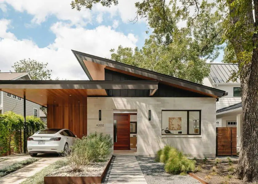 Carport Menyatu dengan Teras Rumah